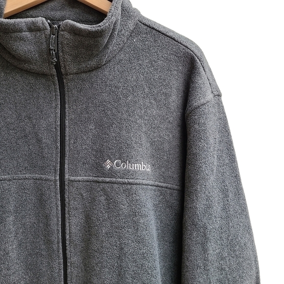 Columbia Fleece with Full Zip and Pockets, Size XL - Picture 3 of 10
